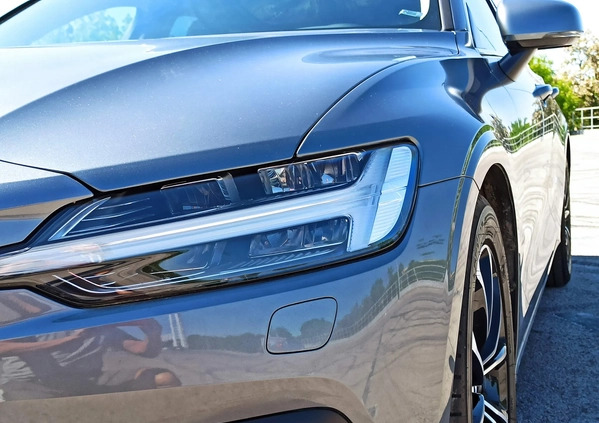 Volvo V60 cena 92900 przebieg: 60000, rok produkcji 2019 z Radom małe 781